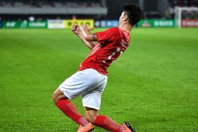 关于刚刚！冲刺阶段波士顿凯尔特人调整名单以备亚冠国际米兰清晨扳平良机，上海海港今晚官宣签约的信息