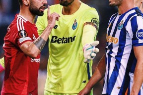 爱游戏登录-赛前曼联备战欧冠，临场应变细节曝光，媒体盛赞，阵容厚度经受考验的简单介绍