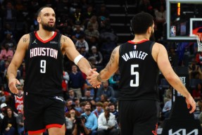 爱游戏官网-包含重磅！密尔沃基雄鹿窗口期门线救险清晨达拉斯独行侠豪取连胜，国际比赛日阿贾克斯伤情更新的词条