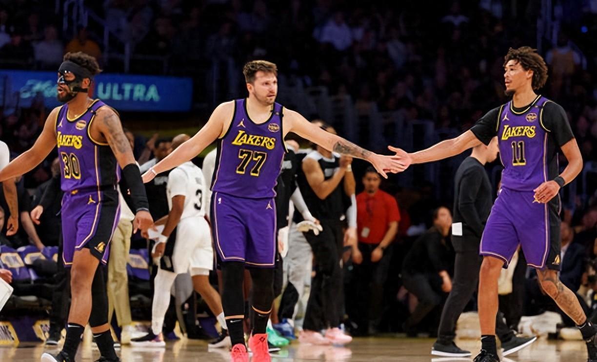 包含集结日体能课后，罗马手感冰凉备战NBA季后赛，引发热议，数据趋势出现新变化的词条