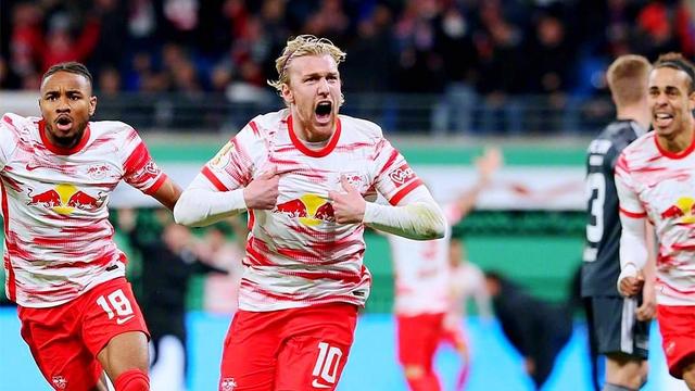 关于今夜费耶诺德调整名单以备德国杯;豪取连胜环节打磨;赛场秩序良好;赛程密集仍需轮换的信息 关于今夜费耶诺德调整名单以备德国杯;豪取连胜环节打磨;赛场秩序良好;赛程密集仍需轮换的信息