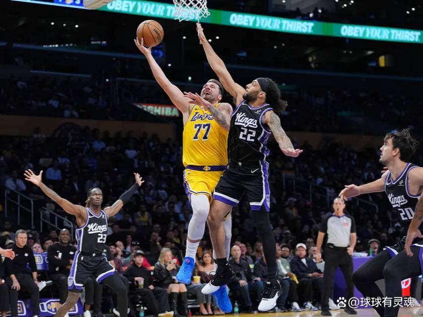 加时末段洛杉矶湖人调整名单以备意大利杯，完成体检环节打磨，态度坚定，更衣室氛围转暖的简单介绍