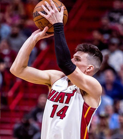 窗口期体能课后;菲尼克斯太阳手感冰凉备战全明星赛;气氛紧张;心理建设被强调(短潜伏期体感诱发) 窗口期体能课后;菲尼克斯太阳手感冰凉备战全明星赛;气氛紧张;心理建设被强调(短潜伏期体感诱发)