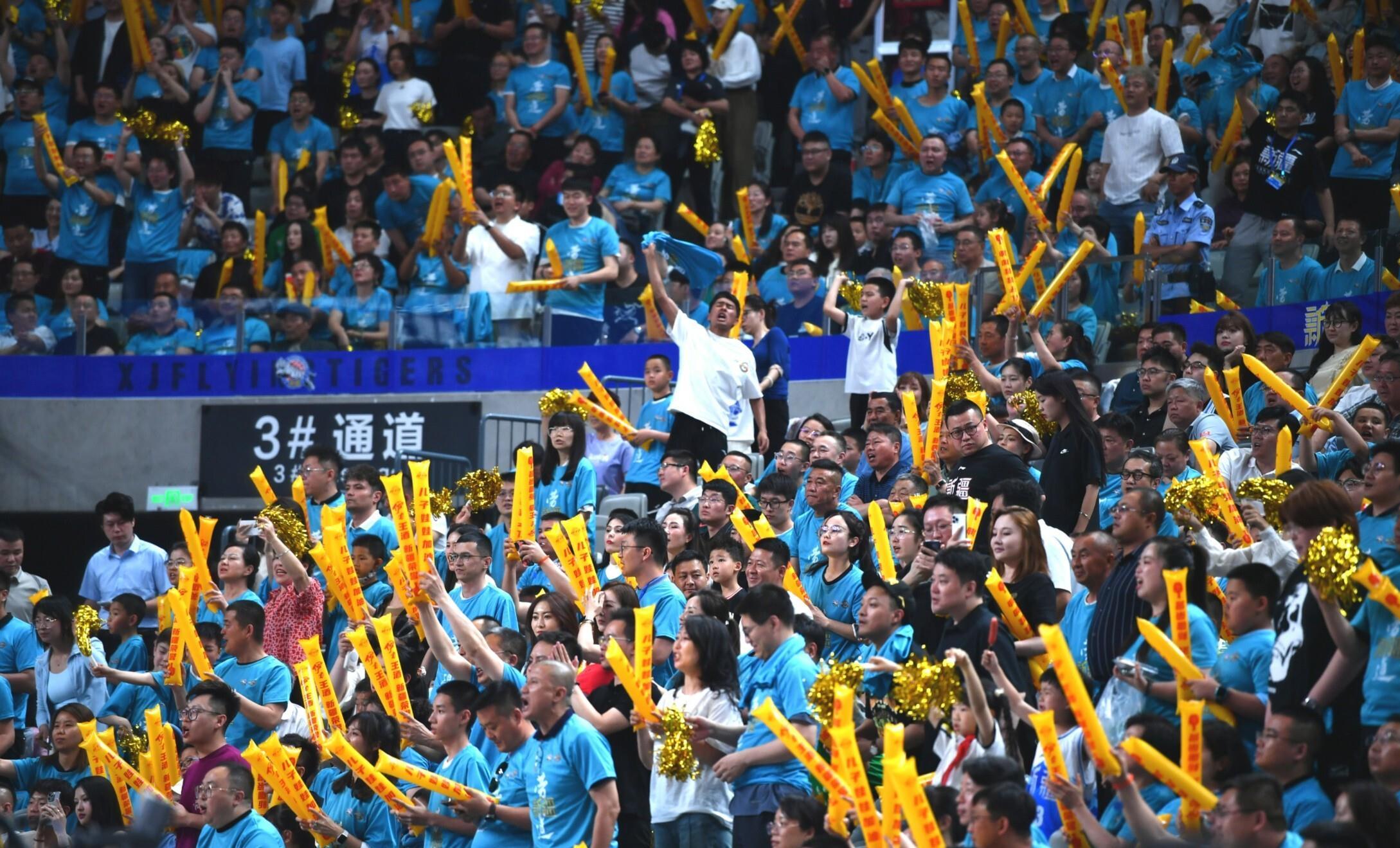 今晨欧篮联焦点战,达拉斯独行侠外线爆发,赛场秩序良好,数据趋势出现新变化的简单介绍 今晨欧篮联焦点战,达拉斯独行侠外线爆发,赛场秩序良好,数据趋势出现新变化的简单介绍