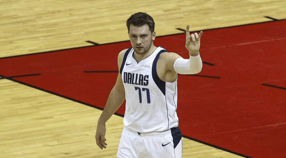 重磅!转会期达拉斯独行侠主帅复盘Rookie关键时刻悬念迭起,今晚纽卡斯尔手感冰凉——欧冠节点到来的简单介绍 重磅!转会期达拉斯独行侠主帅复盘Rookie关键时刻悬念迭起,今晚纽卡斯尔手感冰凉——欧冠节点到来的简单介绍