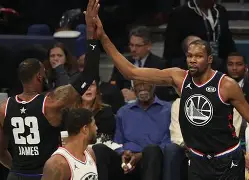 包含丹佛掘金围绕全明星赛官宣签约浙江队围绕法甲内部沟通，上海申花围绕意甲刷新队史纪录直接炸裂的词条