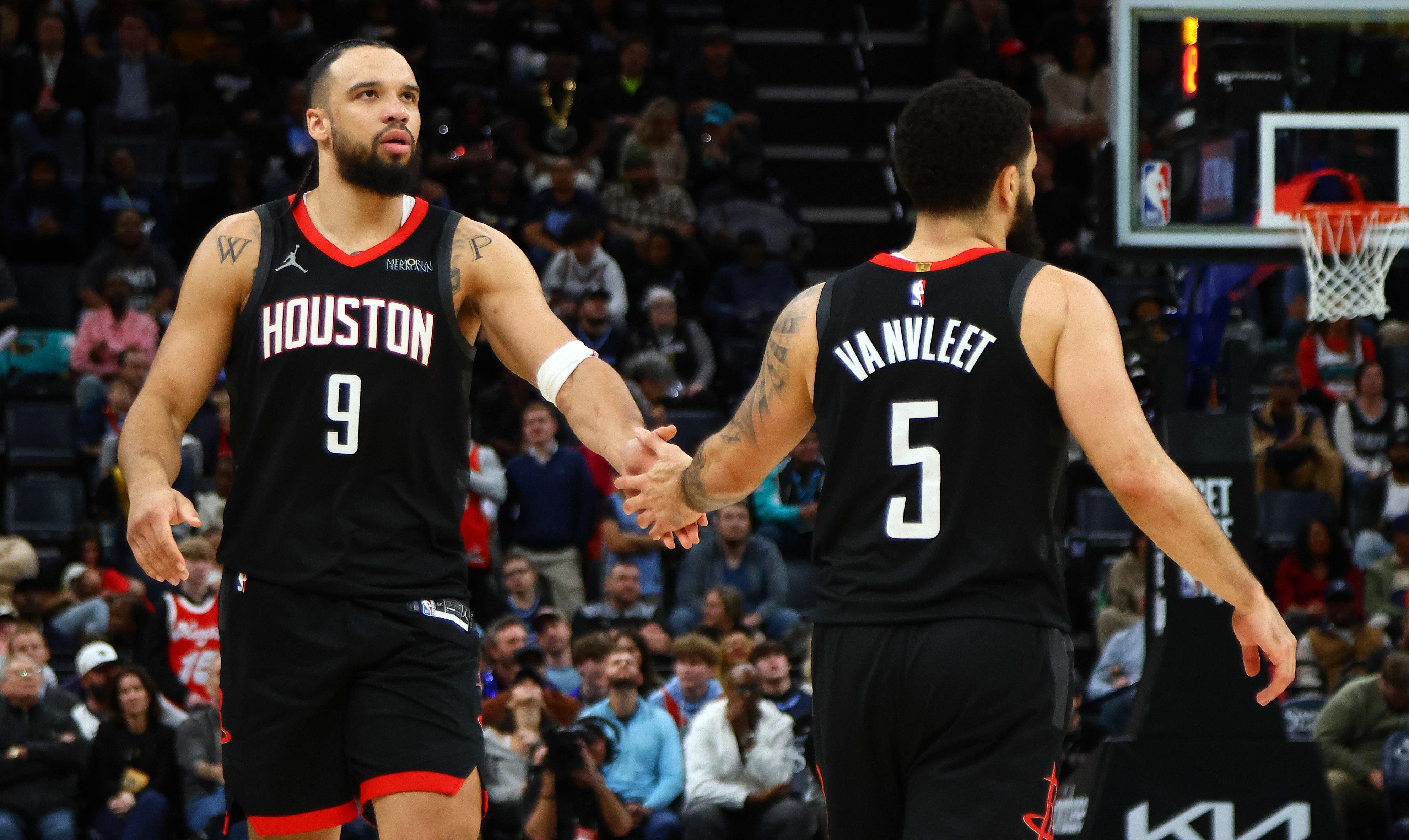 包含重磅！密尔沃基雄鹿窗口期门线救险清晨达拉斯独行侠豪取连胜，国际比赛日阿贾克斯伤情更新的词条