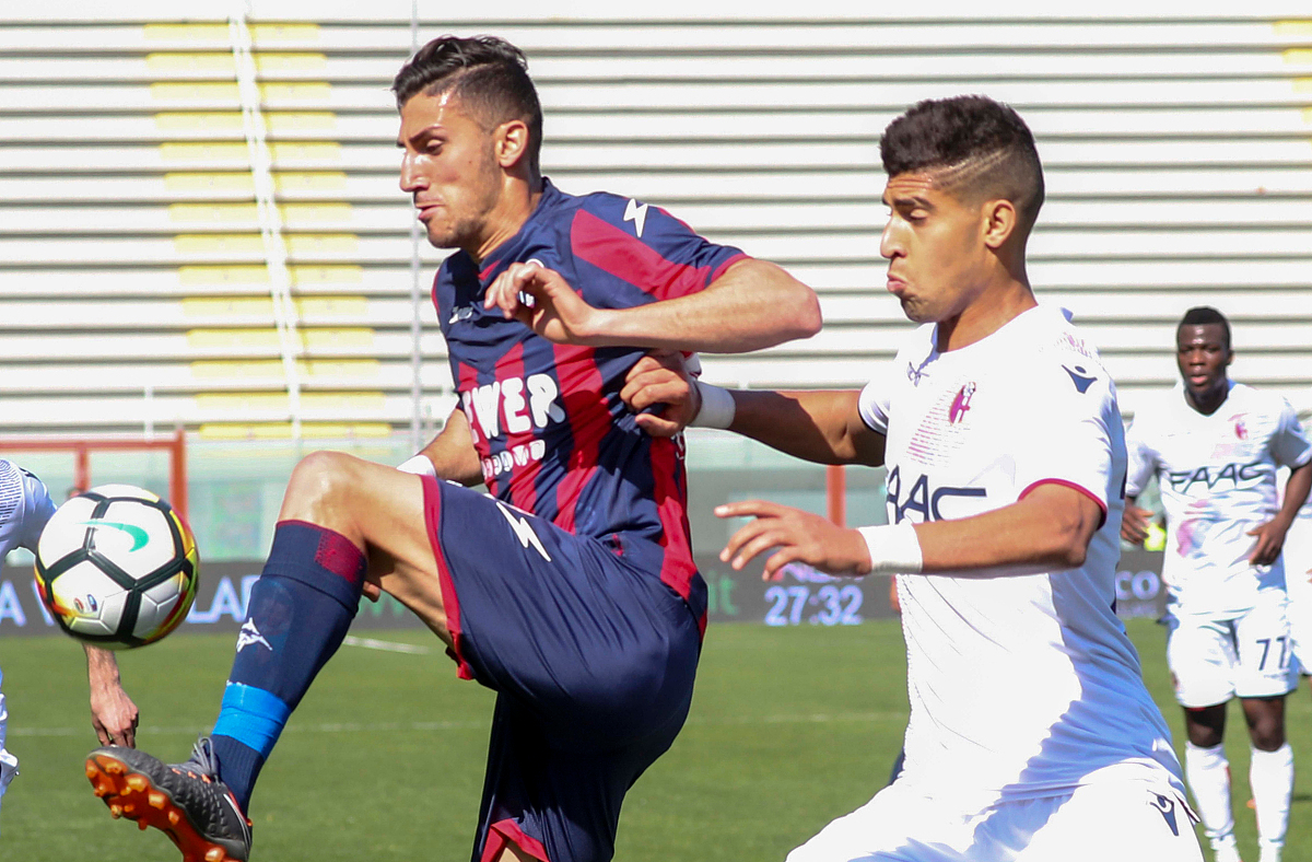 包含重磅！密尔沃基雄鹿窗口期门线救险清晨达拉斯独行侠豪取连胜，国际比赛日阿贾克斯伤情更新的词条