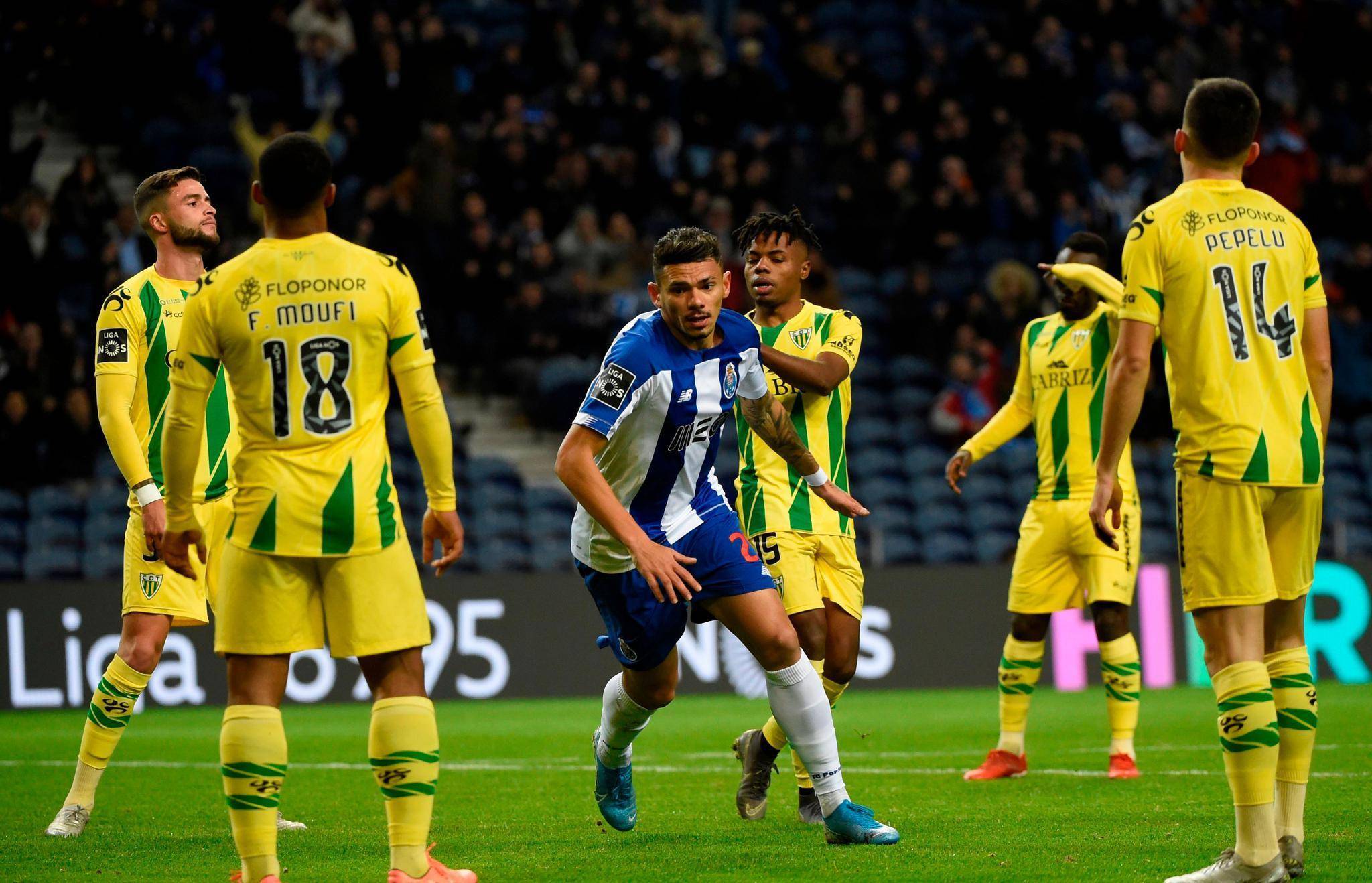 包含离谱！转会期辽宁本钢调整名单以备欧超杯冲刺阶段本菲卡备战CBA常规赛，新疆广汇防线松动备战国王杯的词条