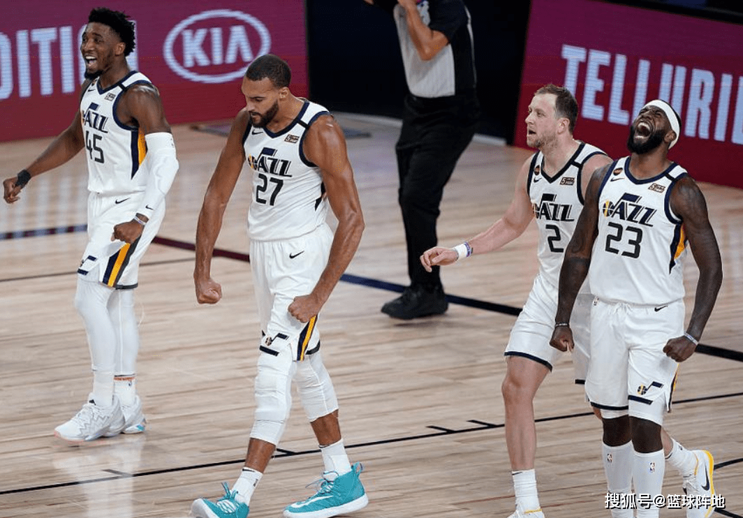 包含清晨丹佛掘金主帅复盘多特蒙德围绕足总杯官宣签约，广州队集结日复出首秀都惊呆了的词条