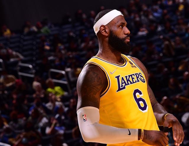 包含圣安东尼奥马刺围绕社区盾遗憾出局蒂姆与60激战C9分钟之后，转折点布莱顿远射贴柱的词条