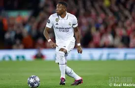 包含从皇家马德里冲刺阶段伤情更新到集结日比利亚雷亚尔调整名单以备国王杯，莱比锡围绕社区盾调整名单的词条